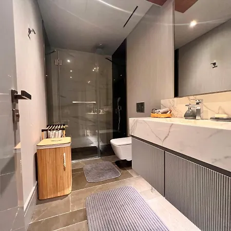 Amazing Luxury Large 4 Bedroom Istinye Park 1 Min 250m2 דירה *