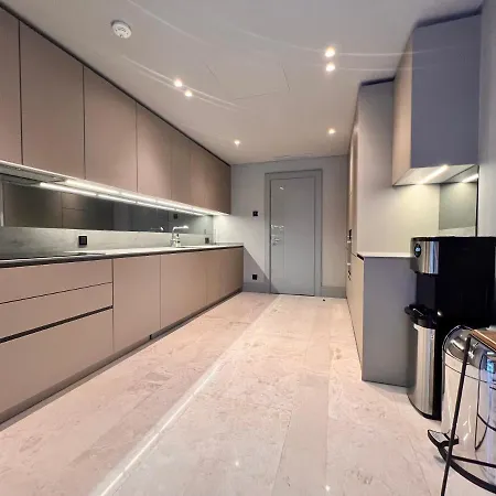 Amazing Luxury Large 4 Bedroom Istinye Park 1 Min 250m2 דירה *